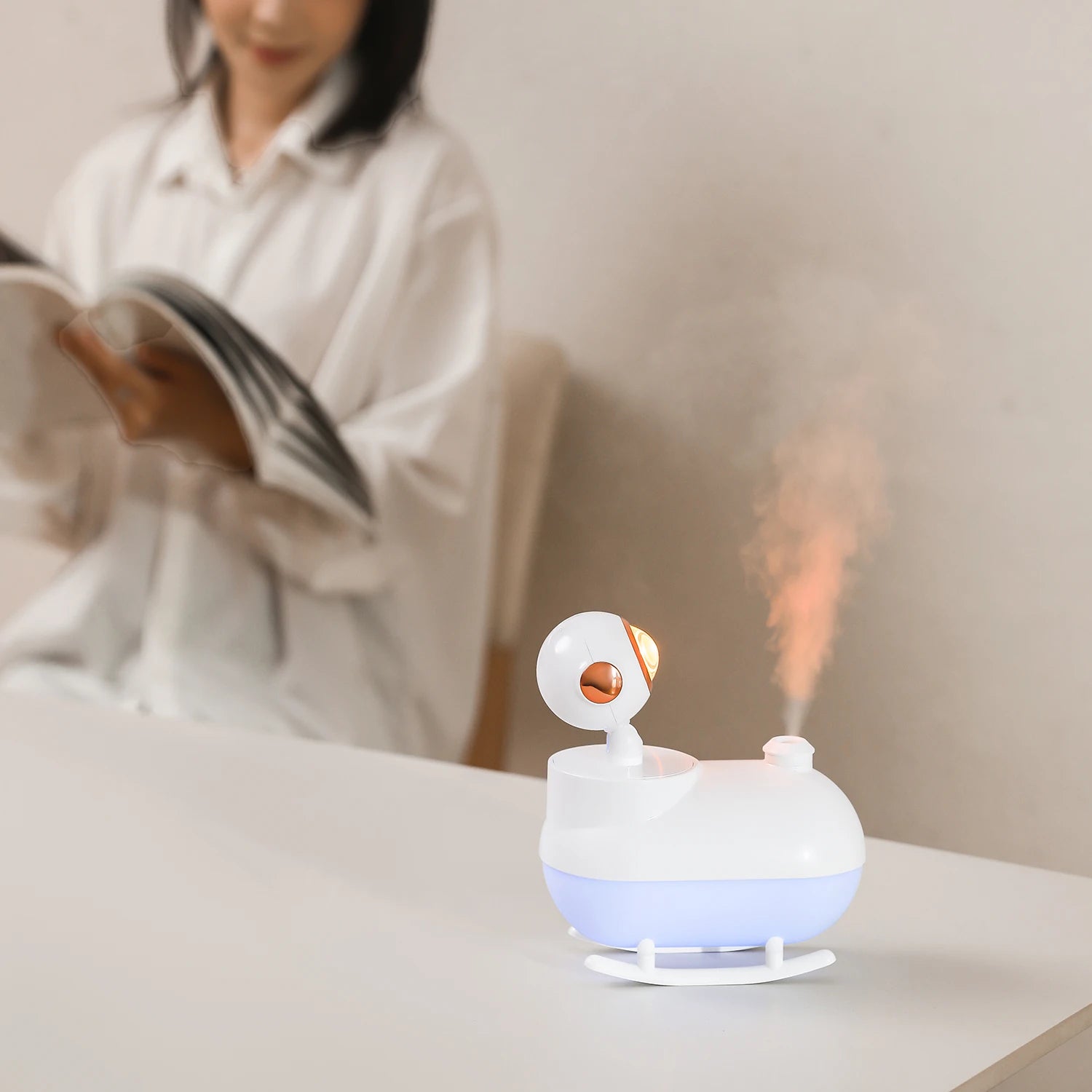 Mini umidificator cu abur rece și lumină ambientală caldă