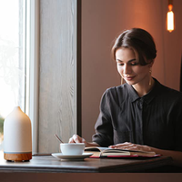 Difuzor de uleiuri esențiale din ceramică artizanală – cu lumină caldă